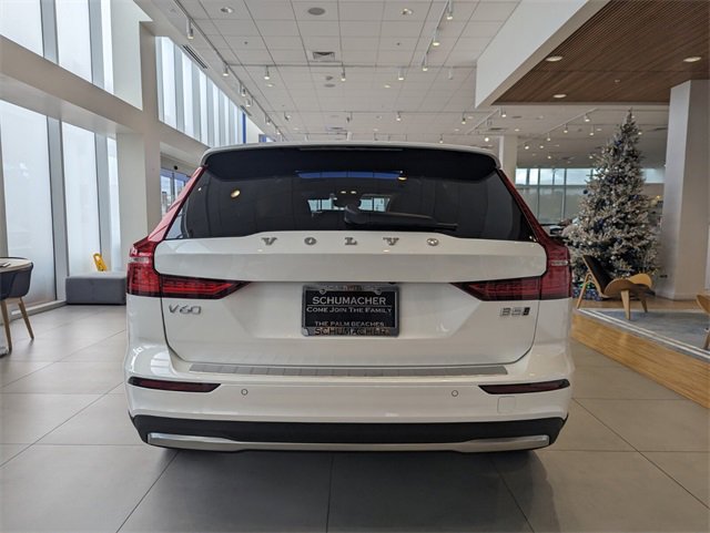 New 2026 Volvo V60 B5 Cross Country Ultra w/ Protection Package Premier image 10