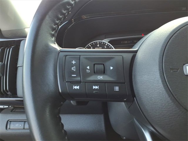 Used 2024 Nissan Pathfinder SV image 17