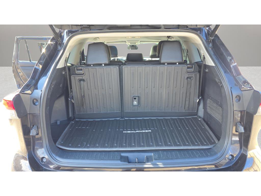 Used 2022 Toyota Highlander XLE image 19