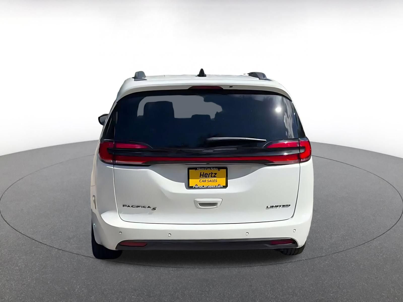 Used 2025 Chrysler Pacifica Limited FWD image 10