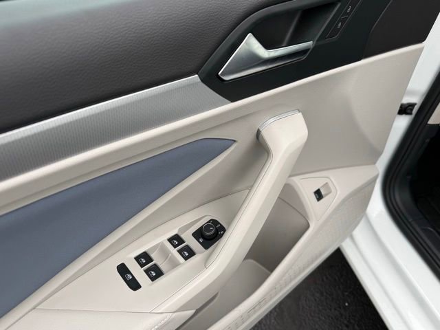 Used 2025 Volkswagen Jetta SE image 21