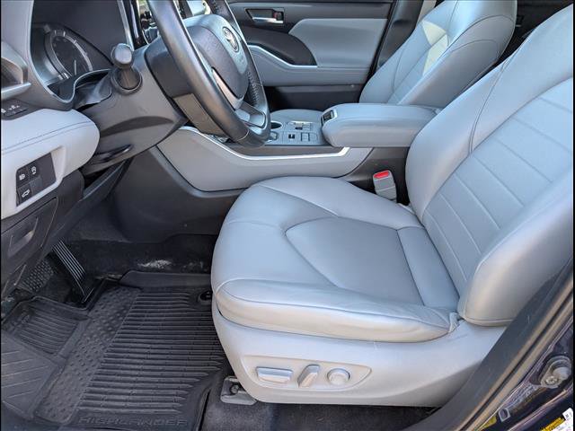 Used 2023 Toyota Highlander XLE AWD/4WD image 9