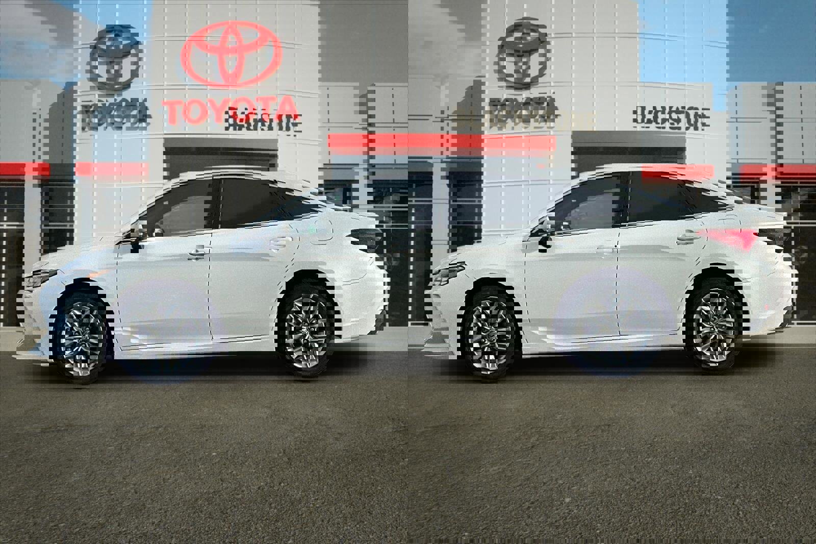 Certified 2022 Toyota Avalon XLE image 6