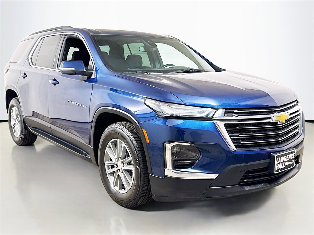 Used 2023 Chevrolet Traverse LT image 3