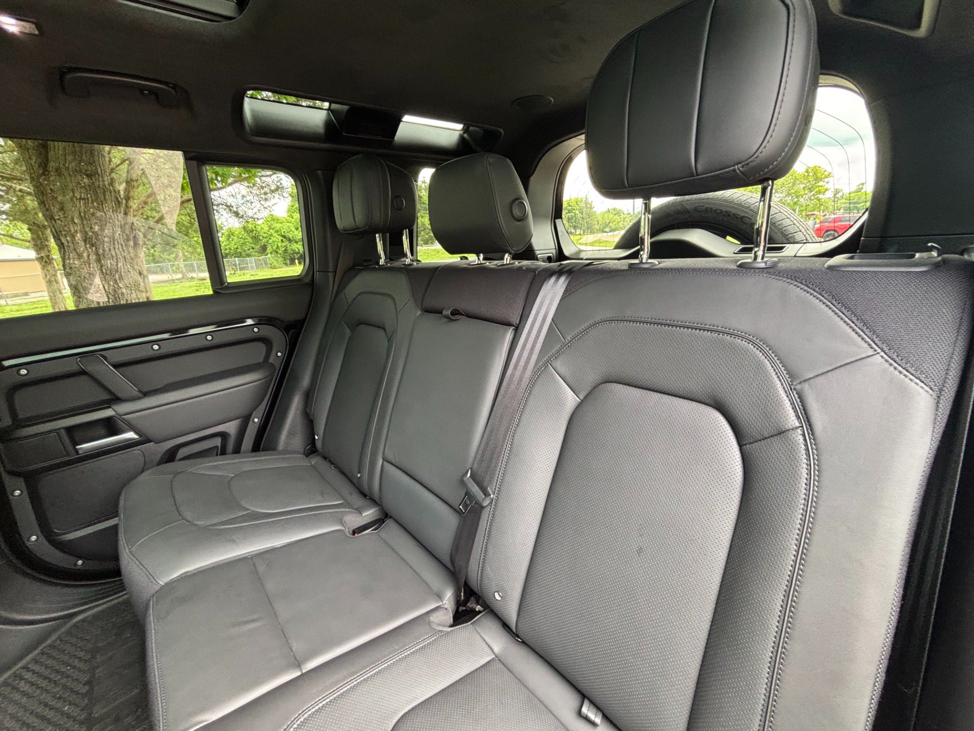 Used 2025 Land Rover Defender 110 V8 AWD/4WD image 17