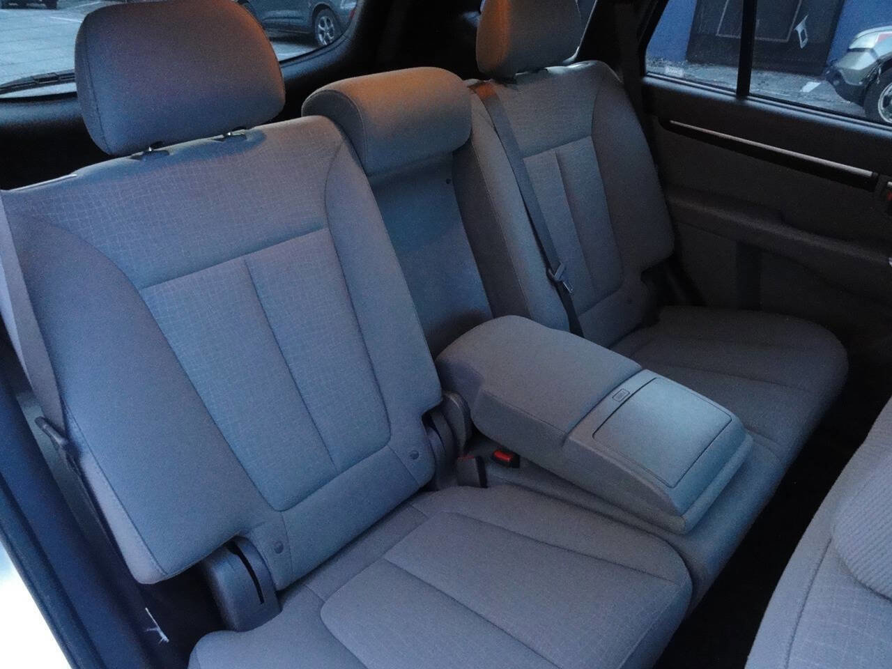 Used 2011 Hyundai Santa Fe GLS image 29