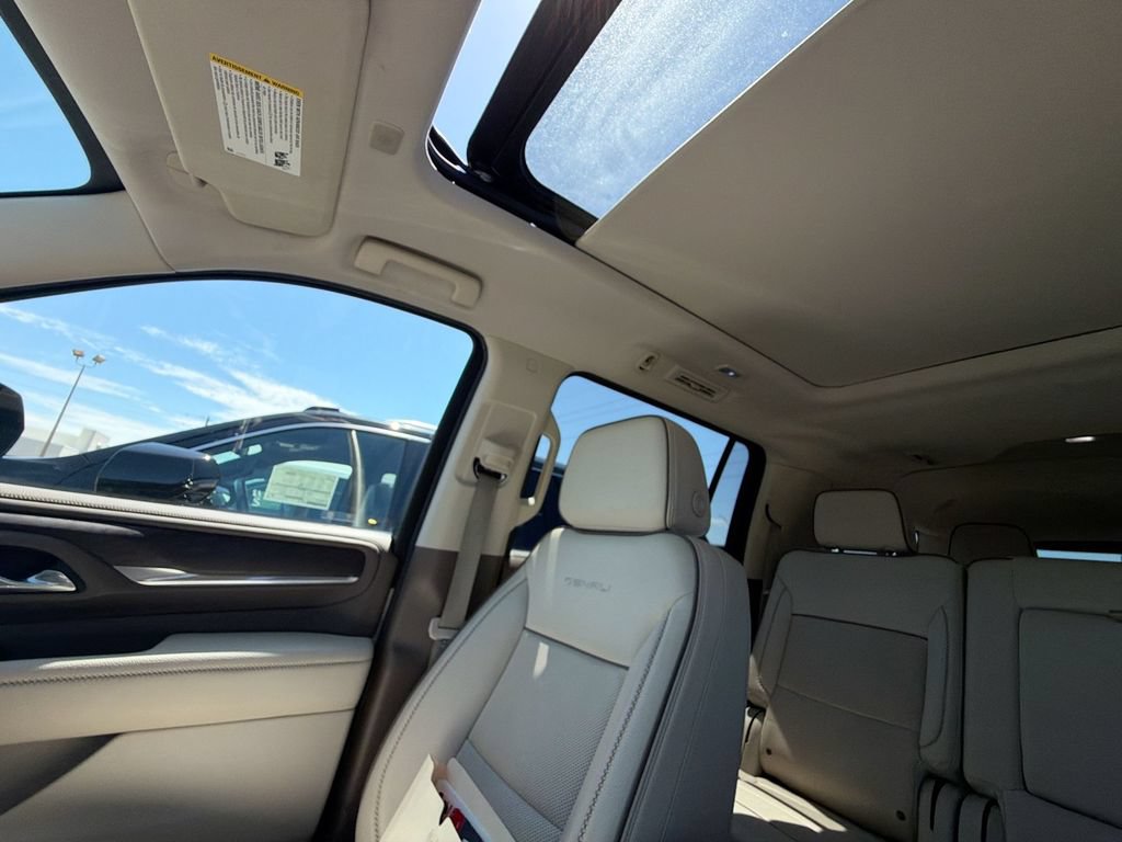 Used 2024 GMC Yukon XL Denali RWD image 25