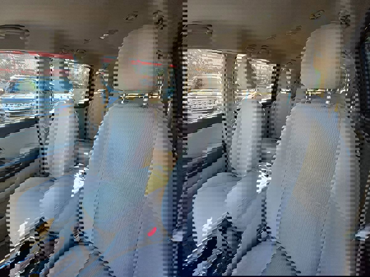 Used 2019 Kia Sedona LX image 24