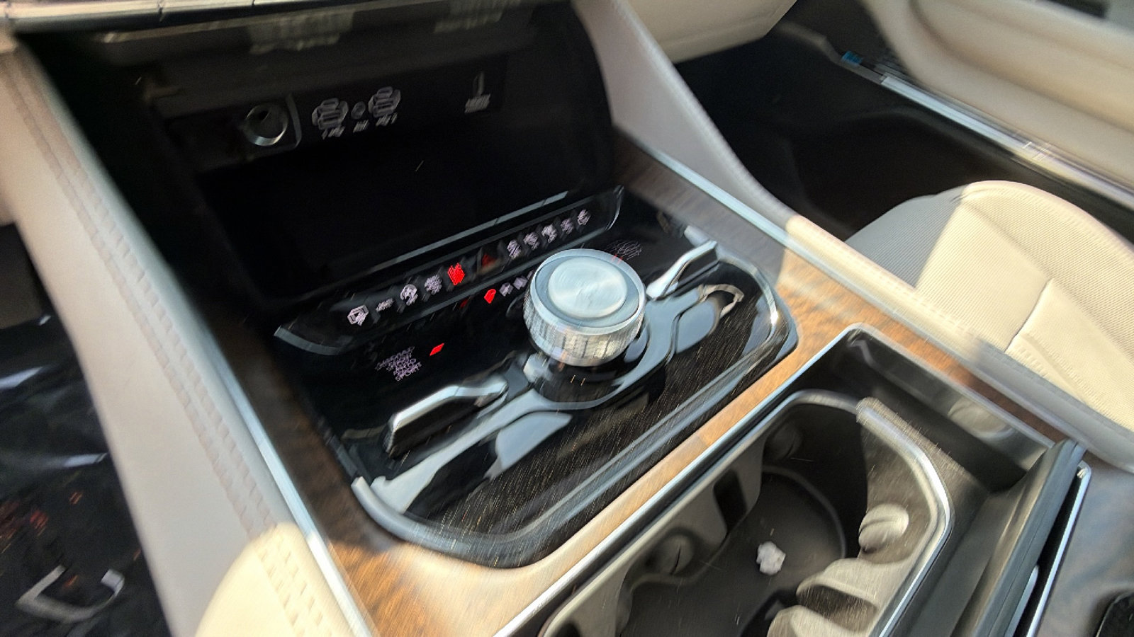 Certified 2025 Jeep Grand Wagoneer 4WD image 34