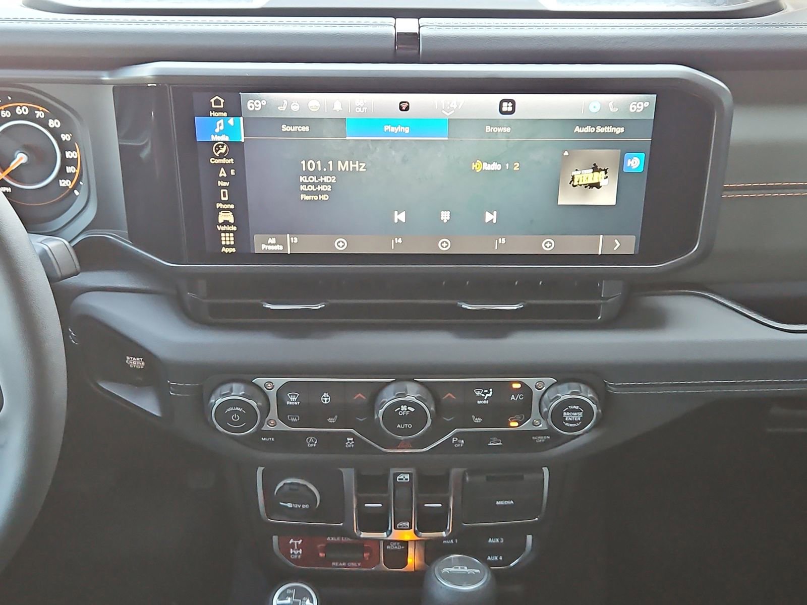 Used 2025 Jeep Gladiator Mojave image 15