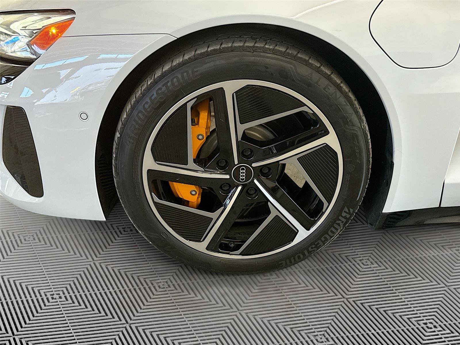 Used 2023 Audi RS e-tron GT w/ Carbon Performance Package AWD/4WD image 32