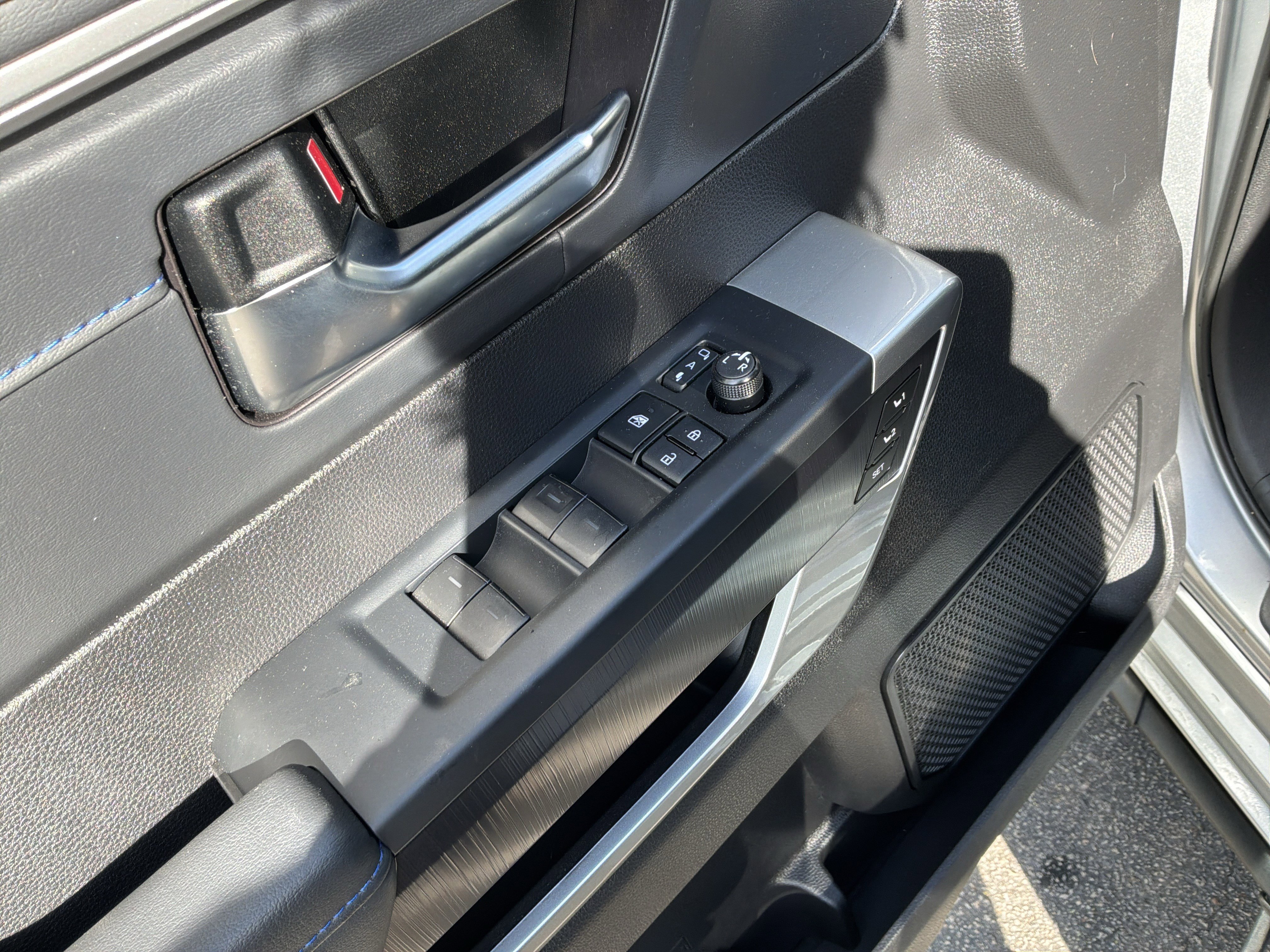 Used 2025 Toyota Tundra Platinum AWD/4WD image 15