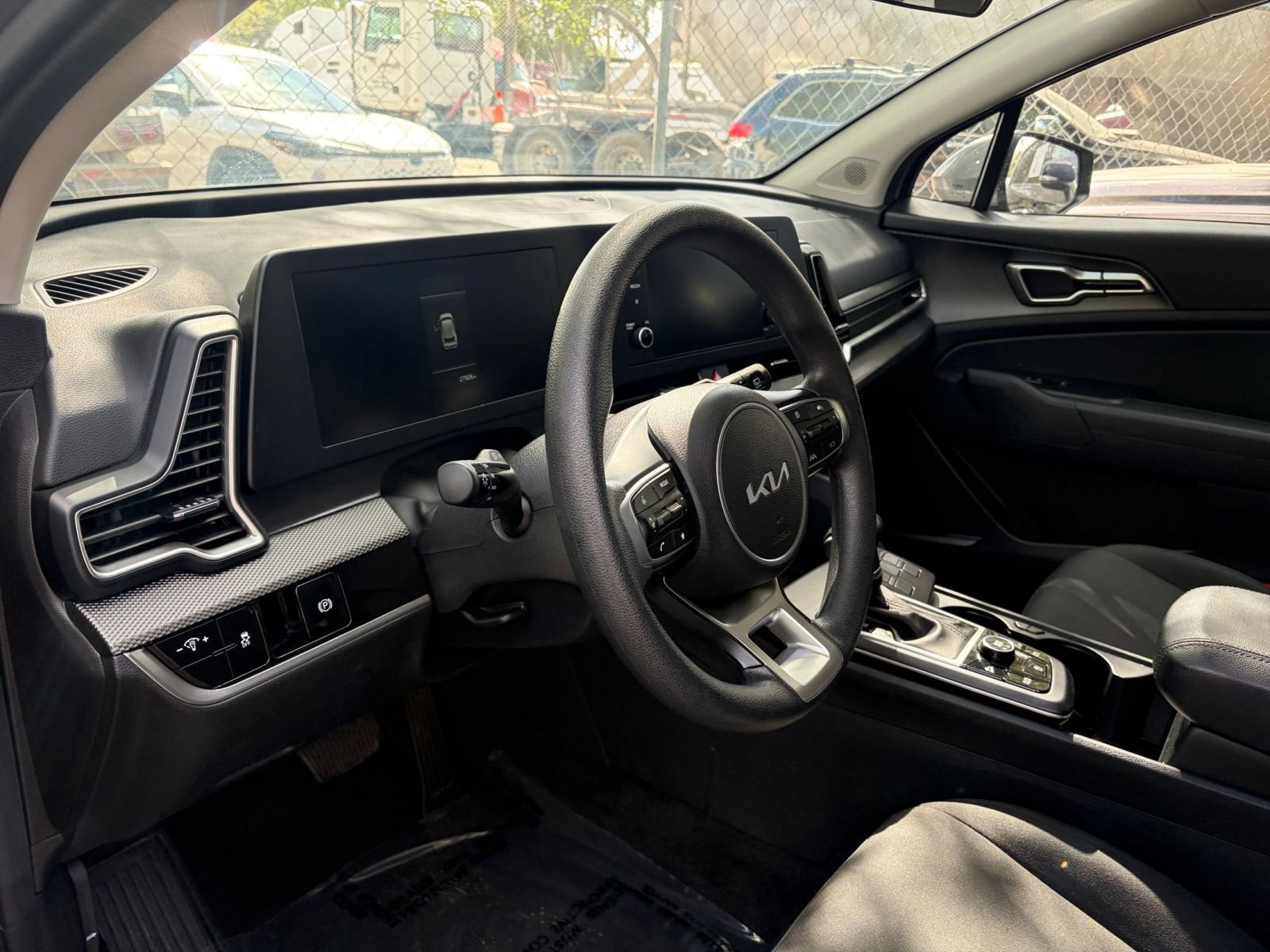 Used 2025 Kia Sportage LX FWD image 32