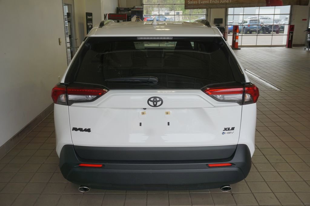 Used 2025 Toyota RAV4 XLE w/ Convenience Package AWD/4WD image 16