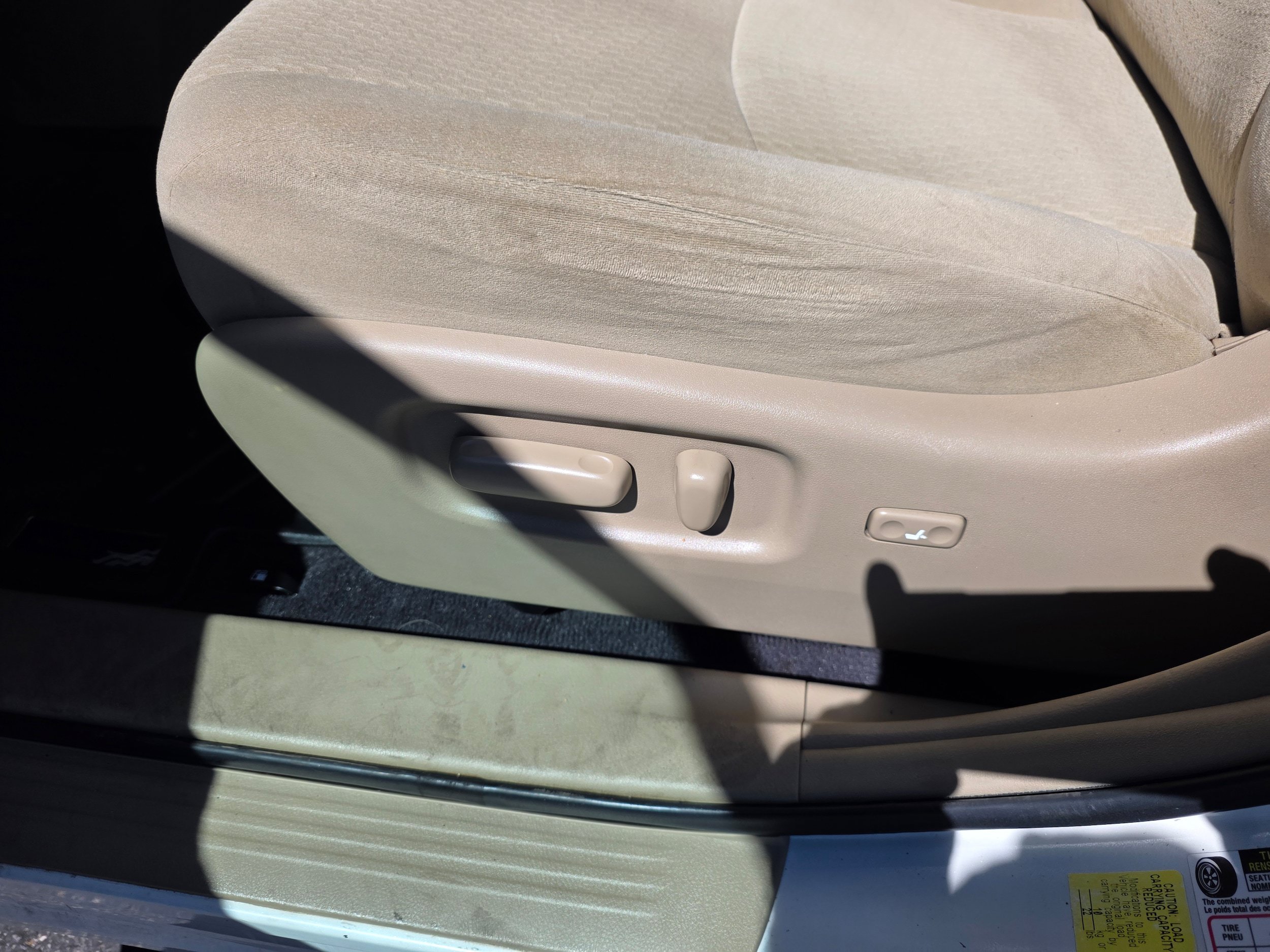 Used 2012 Toyota Highlander FWD w/ Tech Pkg image 14
