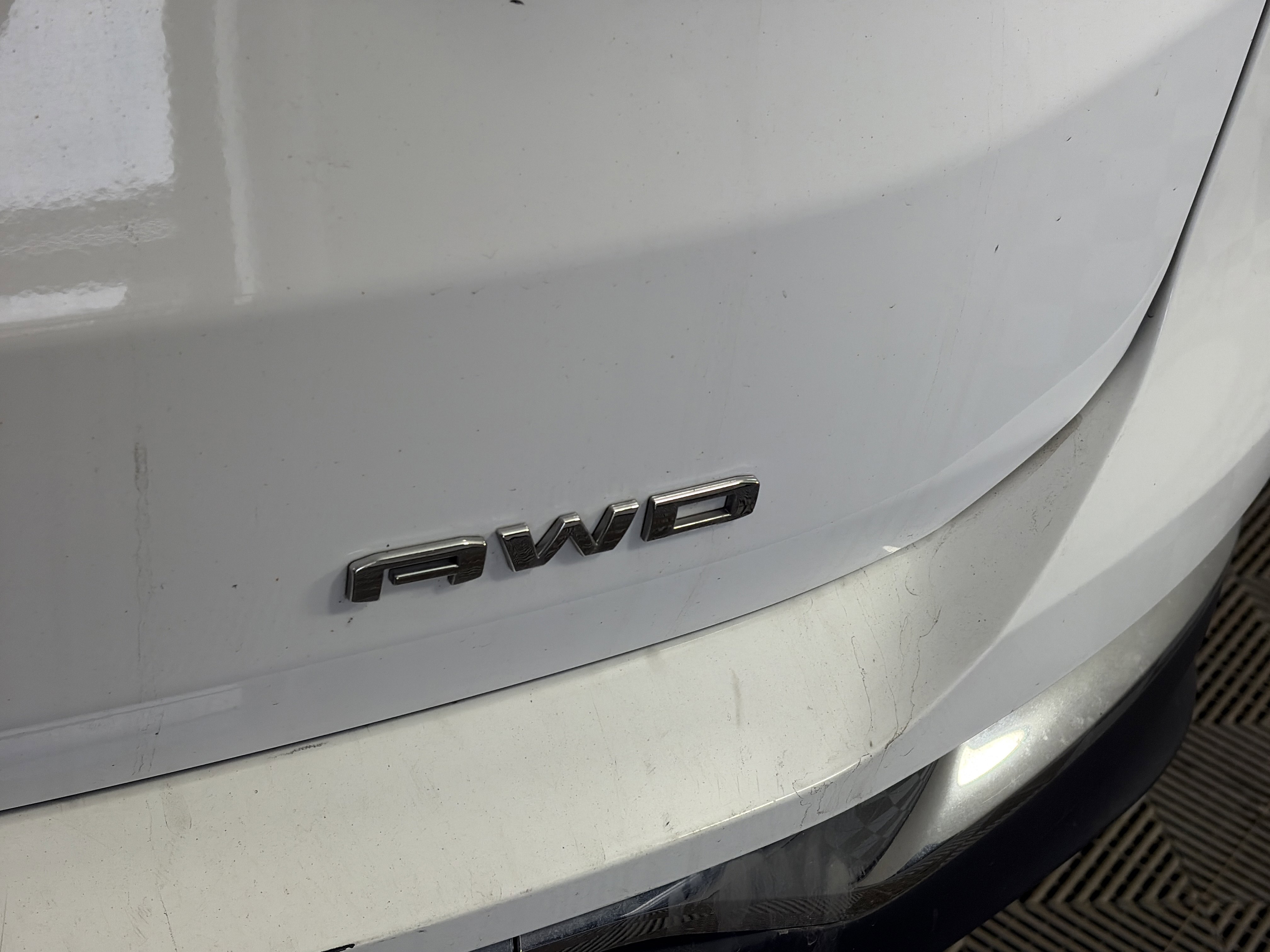 Certified 2024 GMC Terrain SLT image 17