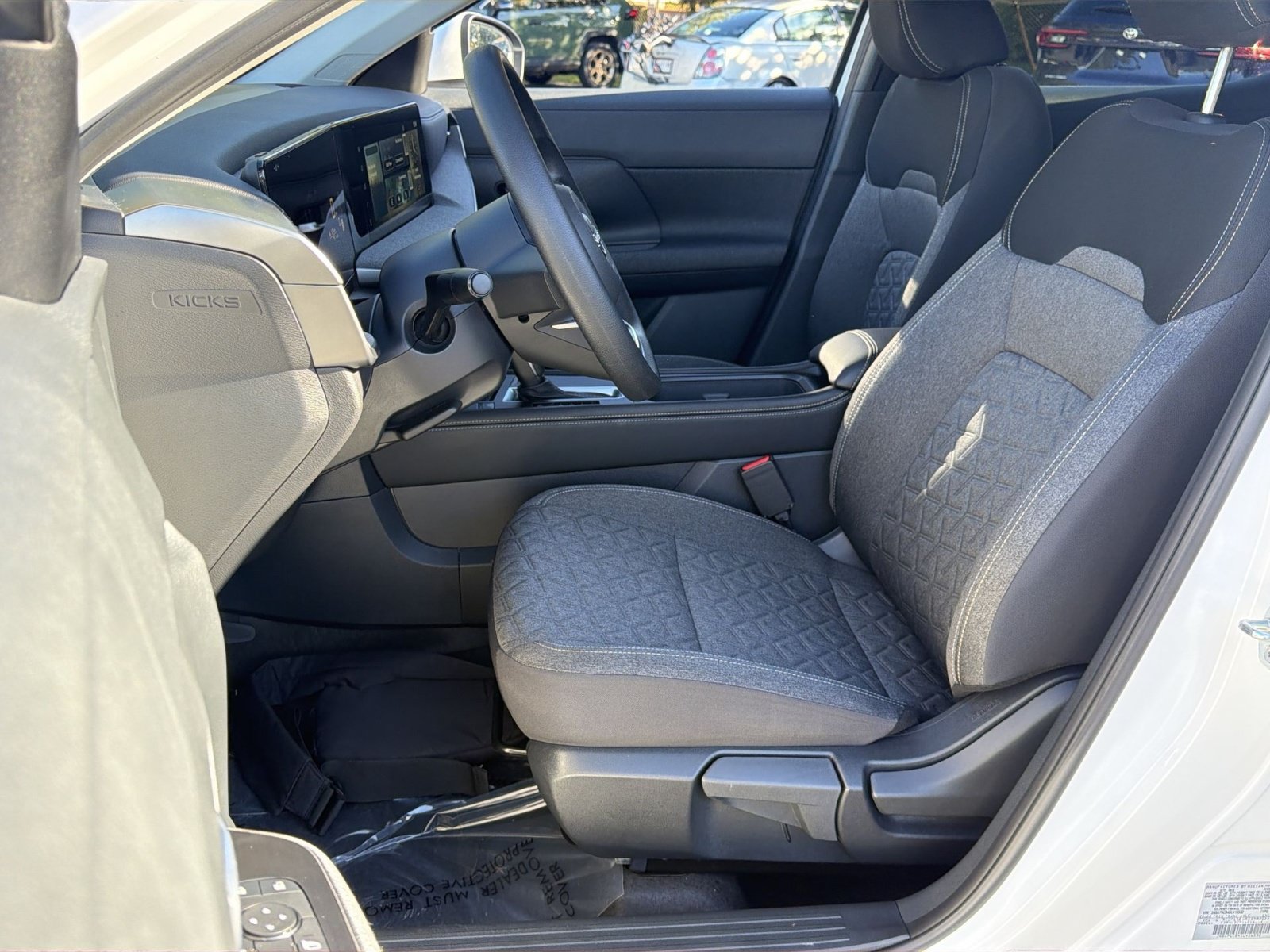 Used 2025 Nissan Kicks SV AWD/4WD image 14