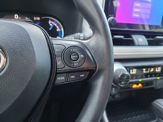 Used 2025 Toyota RAV4 XLE AWD/4WD image 16
