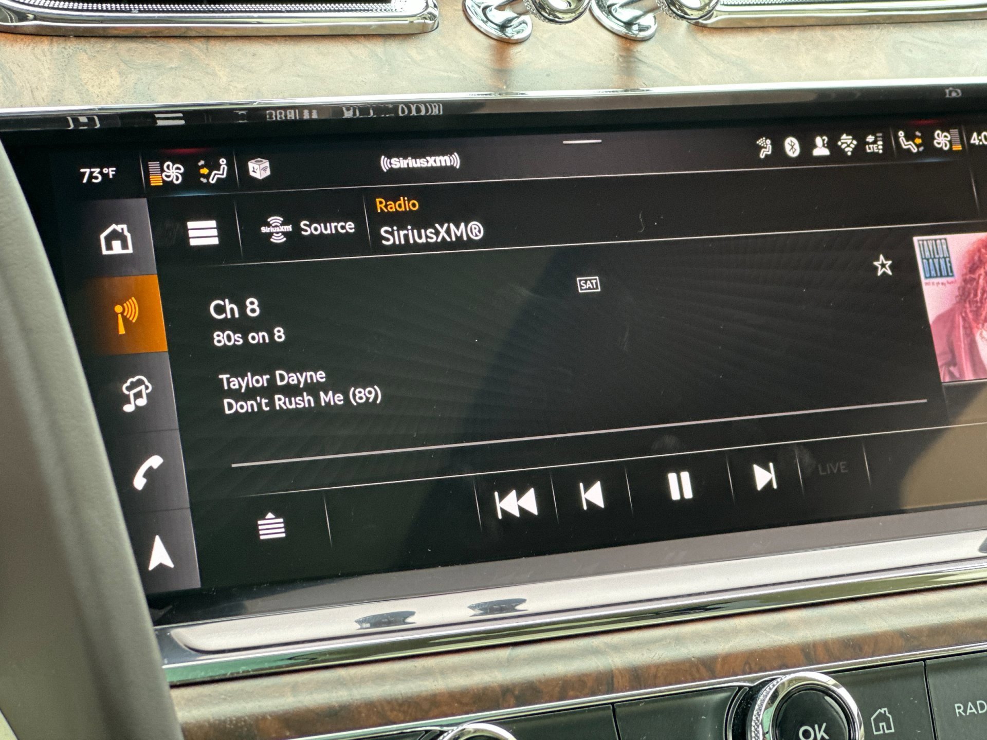 Used 2025 Bentley Bentayga image 21