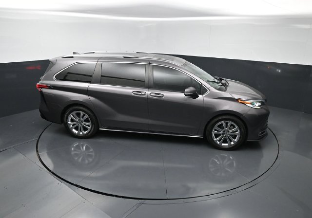 Used 2022 Toyota Sienna Platinum FWD image 33