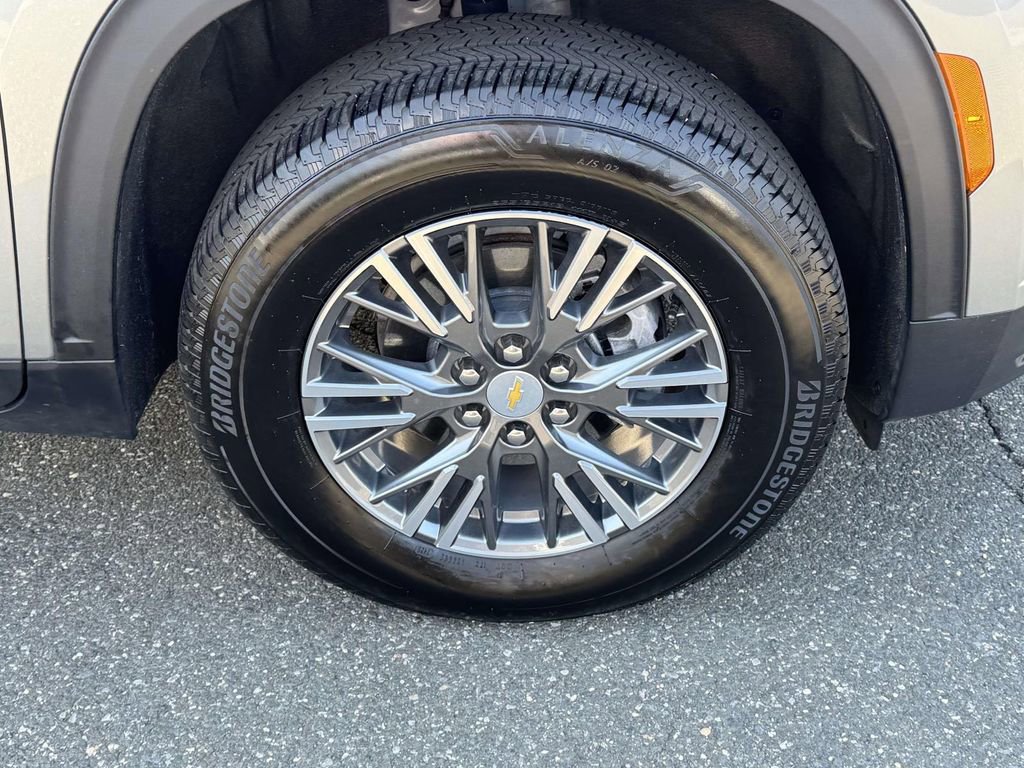 Used 2026 Chevrolet Traverse LT w/ Driver Confidence Package AWD/4WD image 6