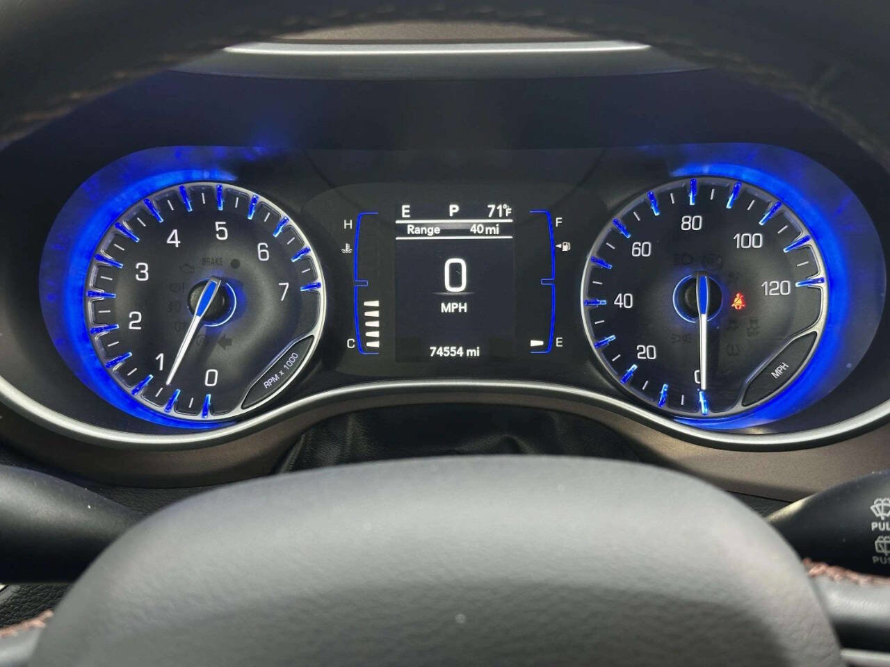 Used 2018 Chrysler Pacifica Touring-L FWD image 26