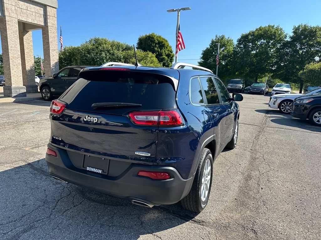 Used 2016 Jeep Cherokee Latitude w/ Cold Weather Group AWD/4WD image 5