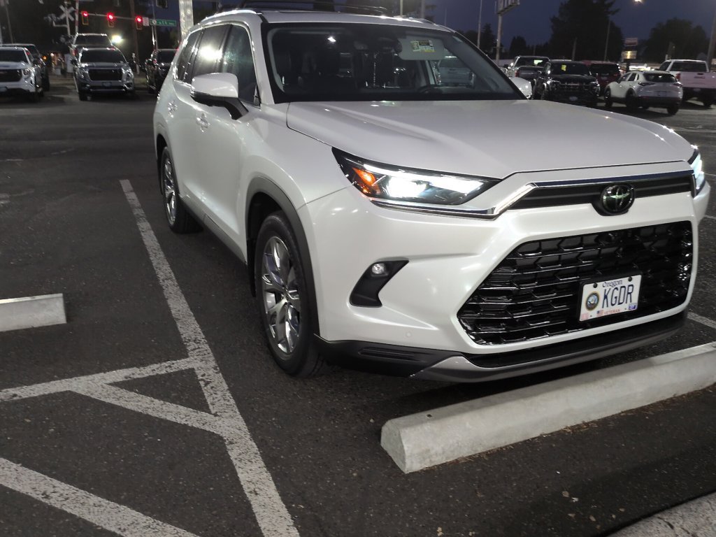 Used 2024 Toyota Grand Highlander AWD image 1