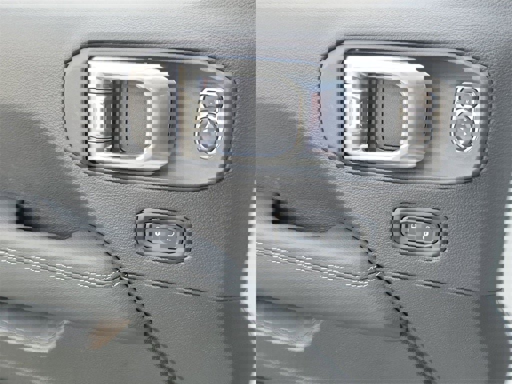 Used 2021 Jeep Wrangler Unlimited Sahara w/ Cold Weather Group image 15