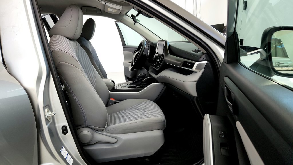 Certified 2020 Toyota Highlander L AWD/4WD image 28