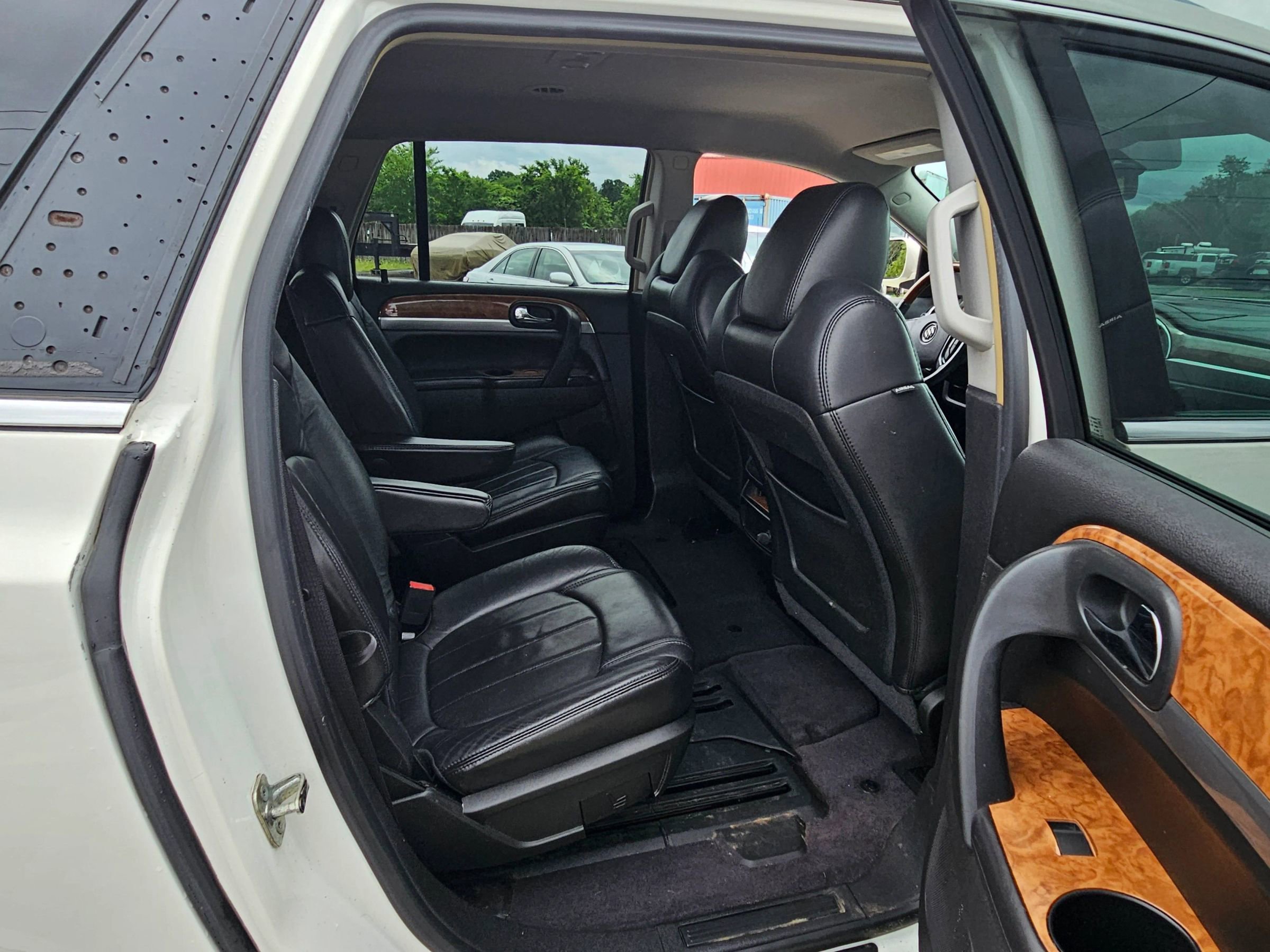 Used 2010 Buick Enclave CXL FWD image 9