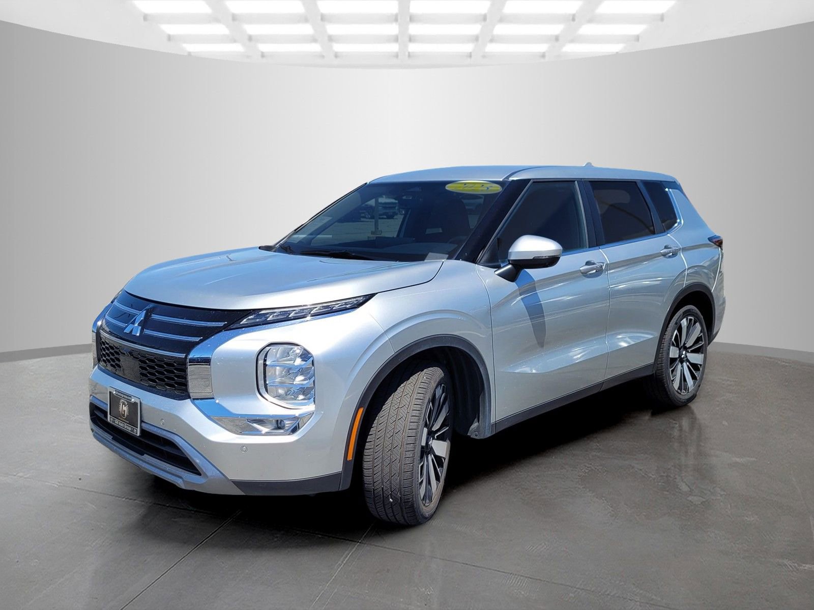 Used 2025 Mitsubishi Outlander SE FWD image 8