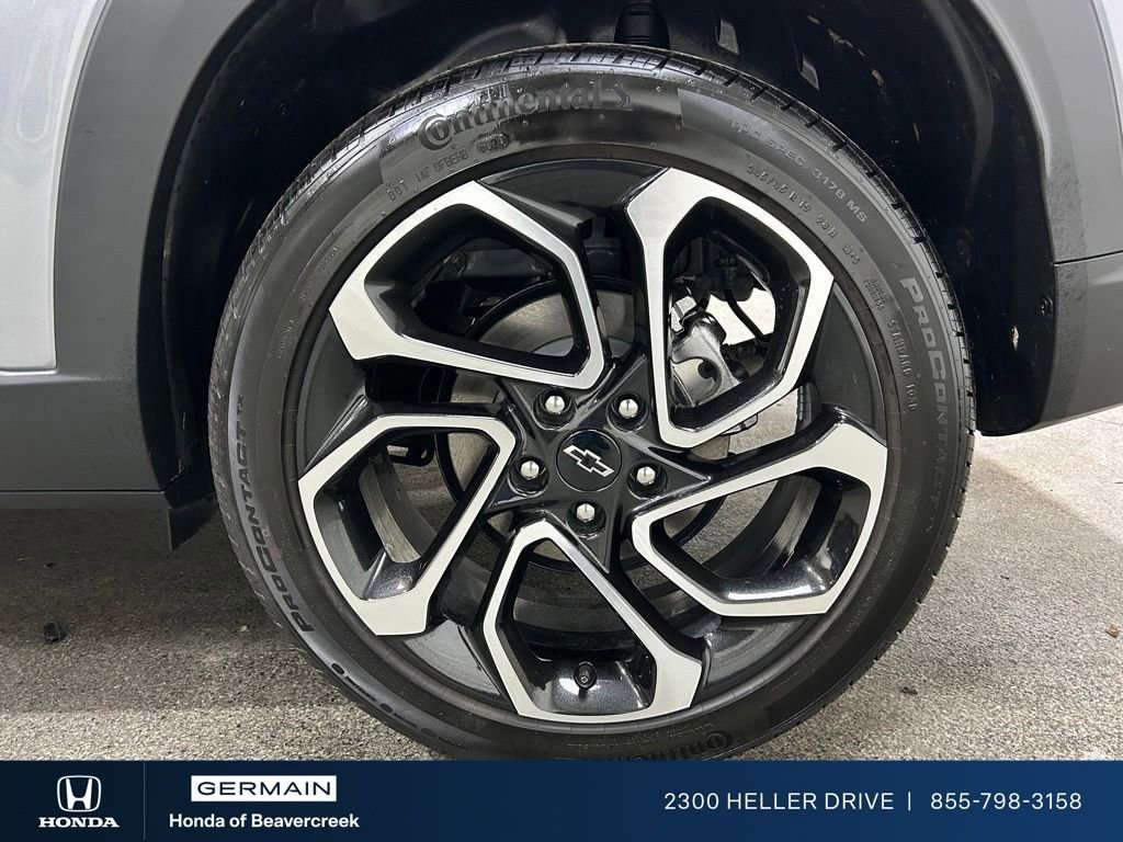 Used 2025 Chevrolet Trax RS w/ Sunroof Package FWD image 31