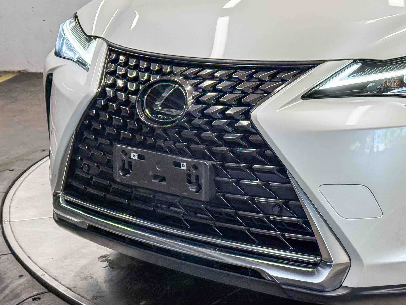 Used 2022 Lexus UX 200 w/ Accessory Package (Z2) FWD image 8