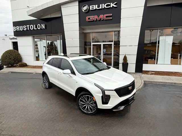 Used 2024 Cadillac XT4 Sport image 2