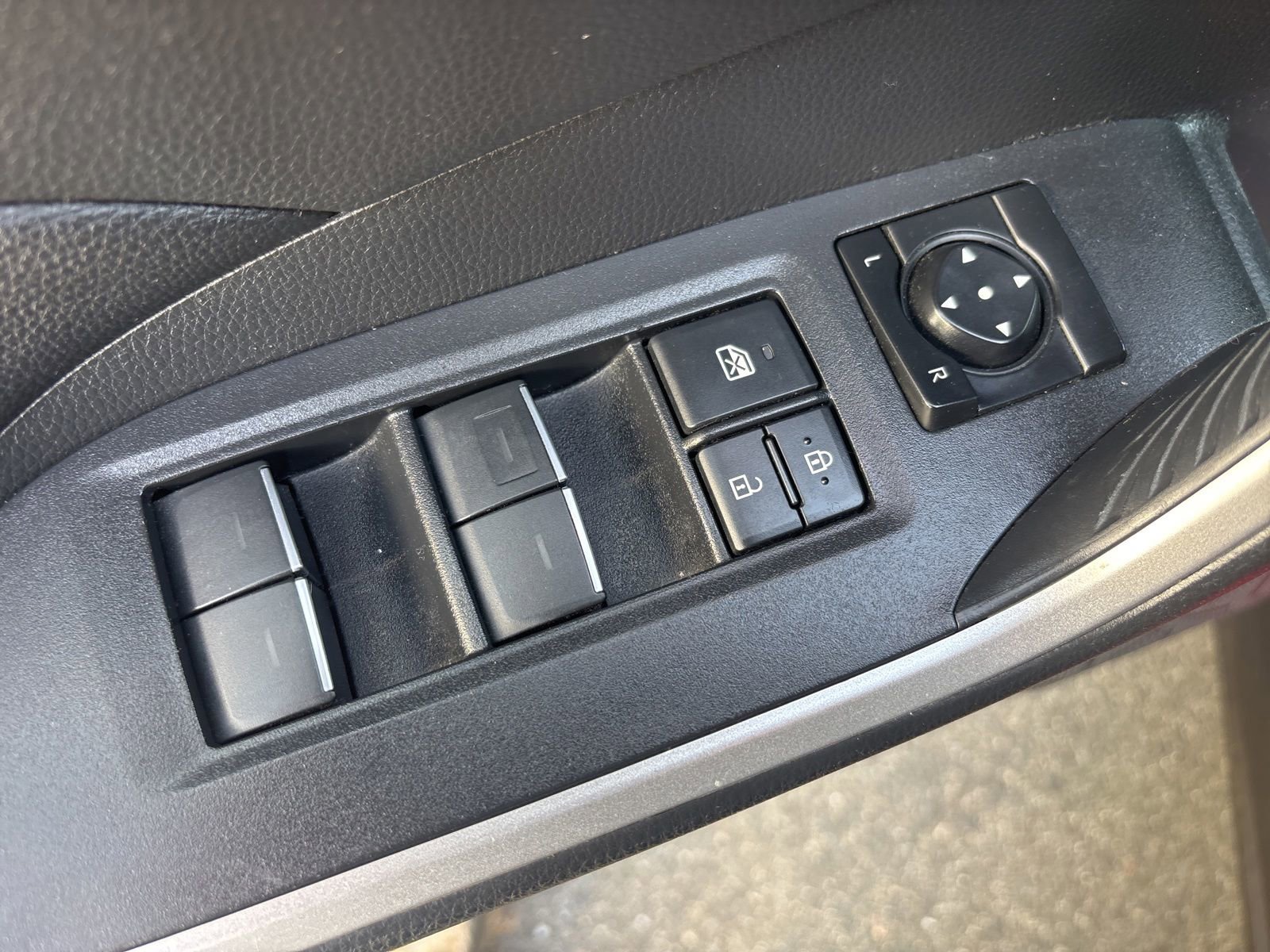 Used 2022 Toyota RAV4 SE AWD/4WD image 16
