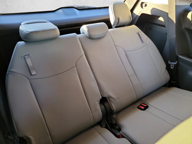 Used 2026 Toyota Sienna XLE FWD image 22