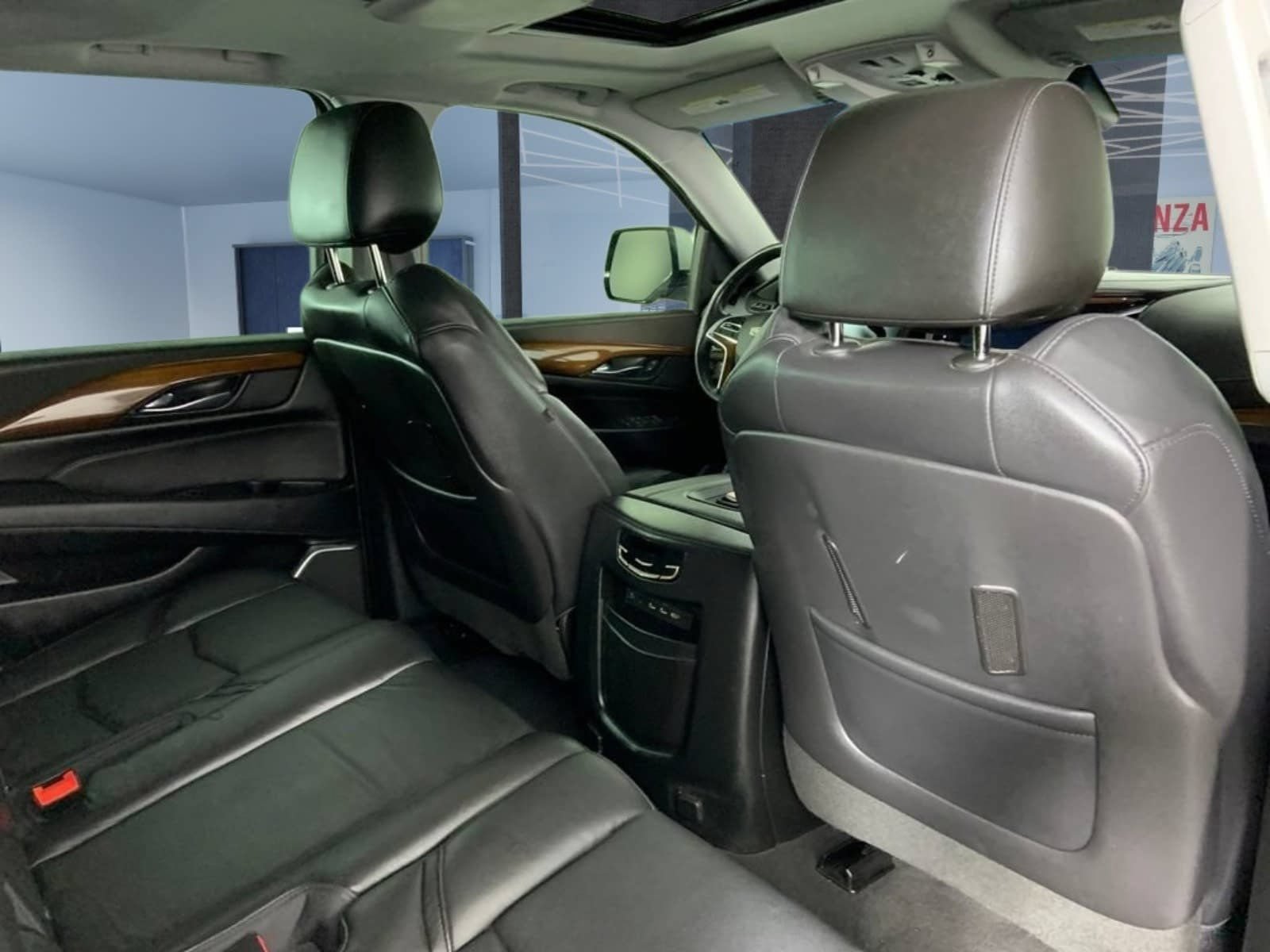 Used 2017 Cadillac Escalade Premium Luxury AWD/4WD image 17