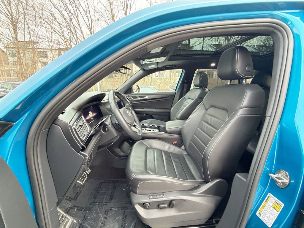Used 2024 Volkswagen Atlas Cross Sport SEL R-Line image 13