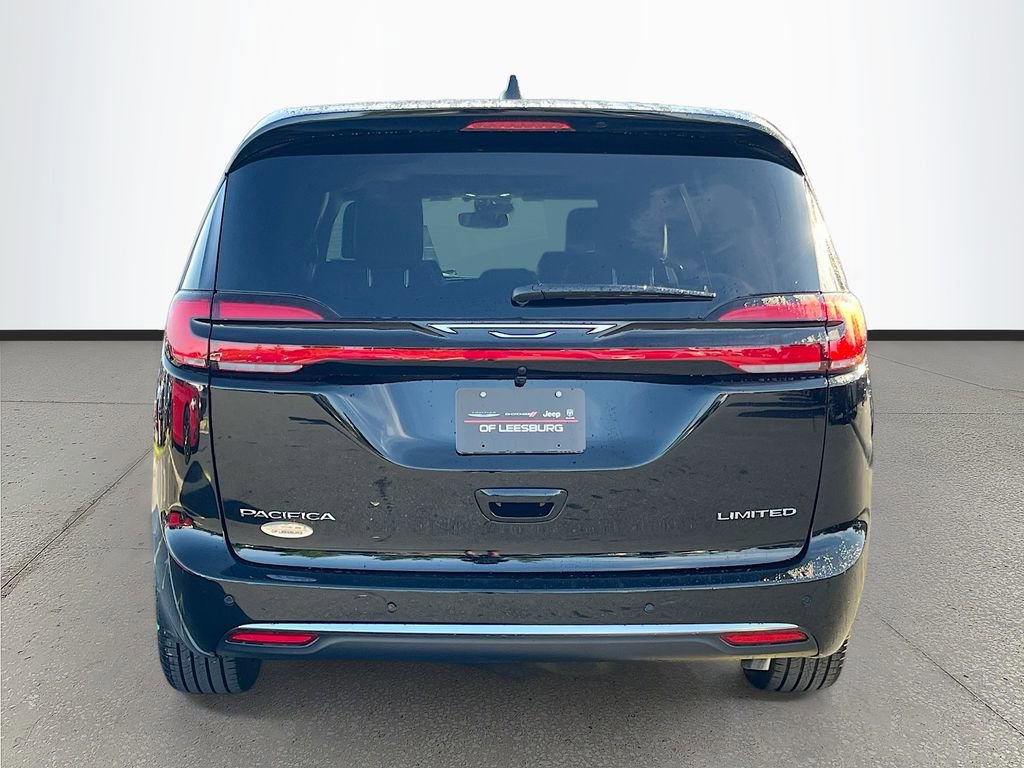 New 2027 Chrysler Pacifica Limited FWD image 6