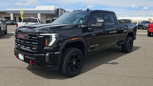 Used 2024 GMC Sierra 2500 AT4 w/ Technology Package AWD/4WD image 4