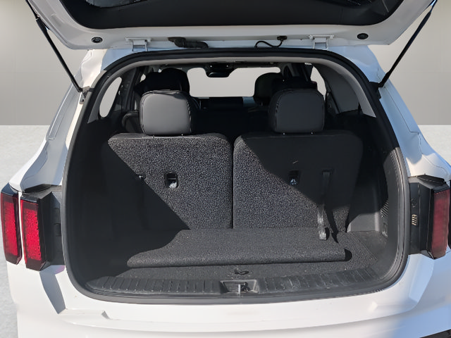 Used 2023 Kia Sorento S w/ Panoramic Sunroof Package FWD image 9