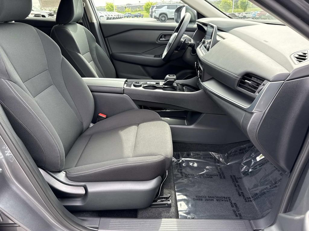 Used 2025 Nissan Rogue S AWD/4WD image 20