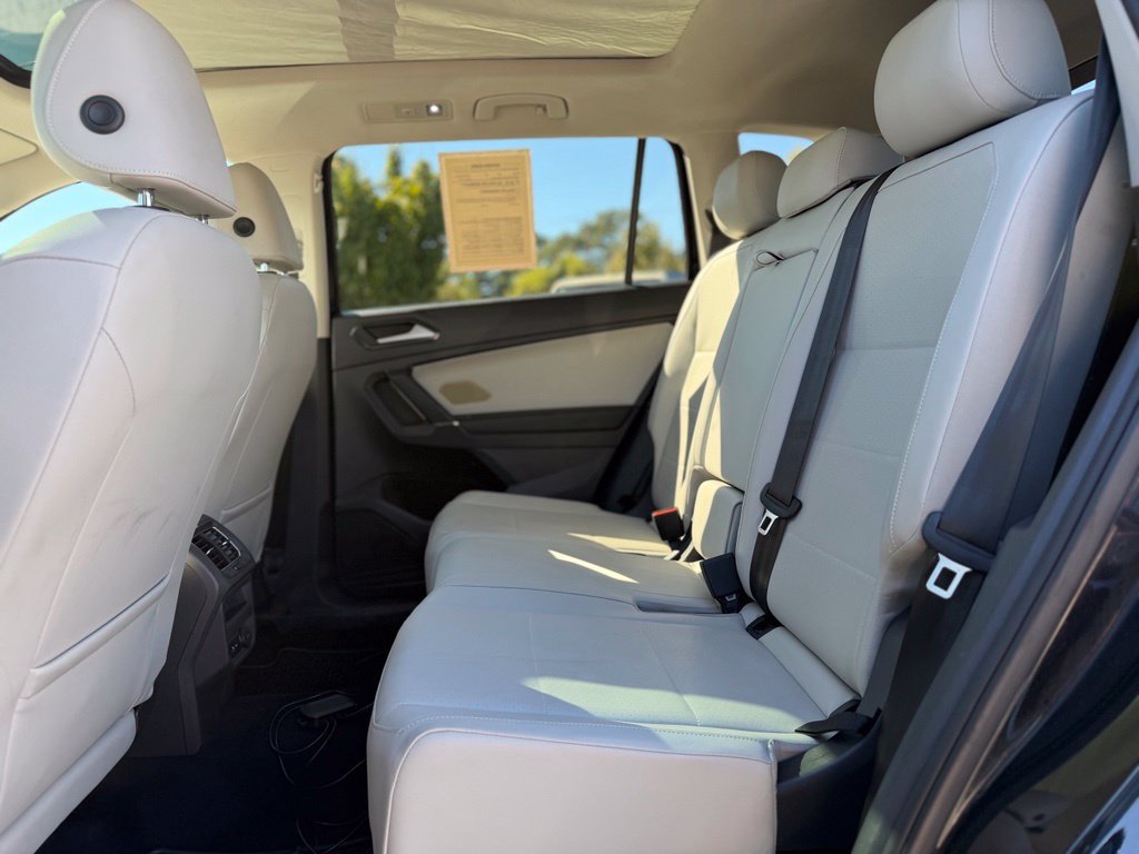 Used 2018 Volkswagen Tiguan SE w/ Panoramic Sunroof Package AWD/4WD image 16