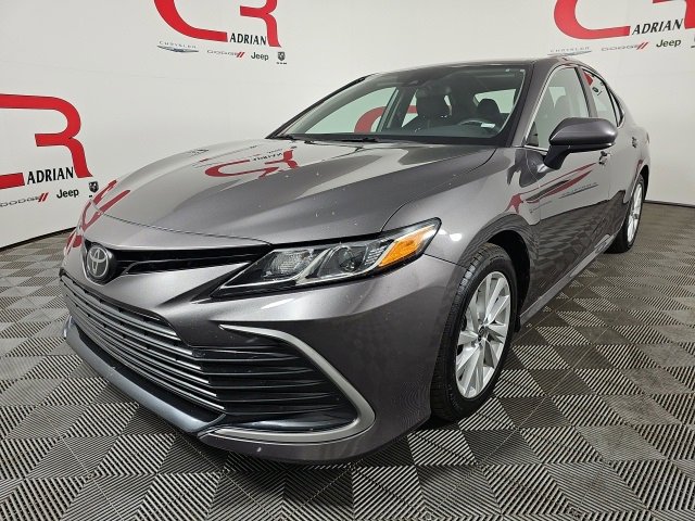 Used 2023 Toyota Camry LE image 3