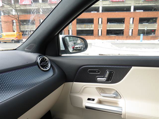 Used 2025 Mercedes-Benz GLA 250 4MATIC image 17