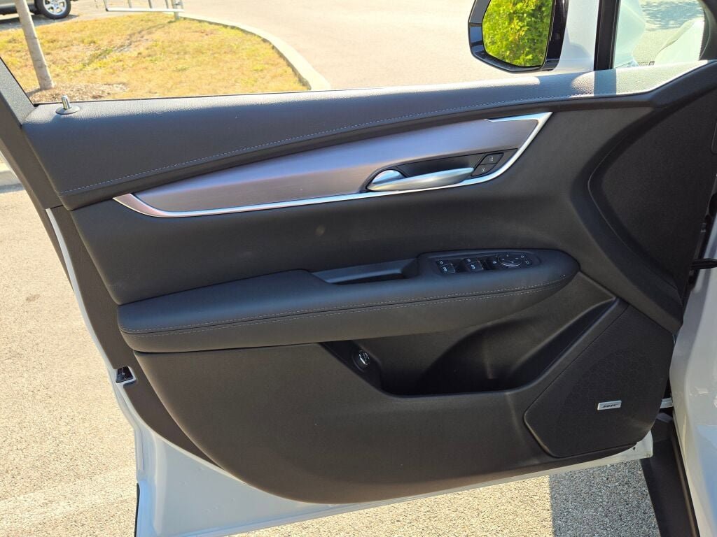 New 2025 Cadillac XT5 Luxury image 25