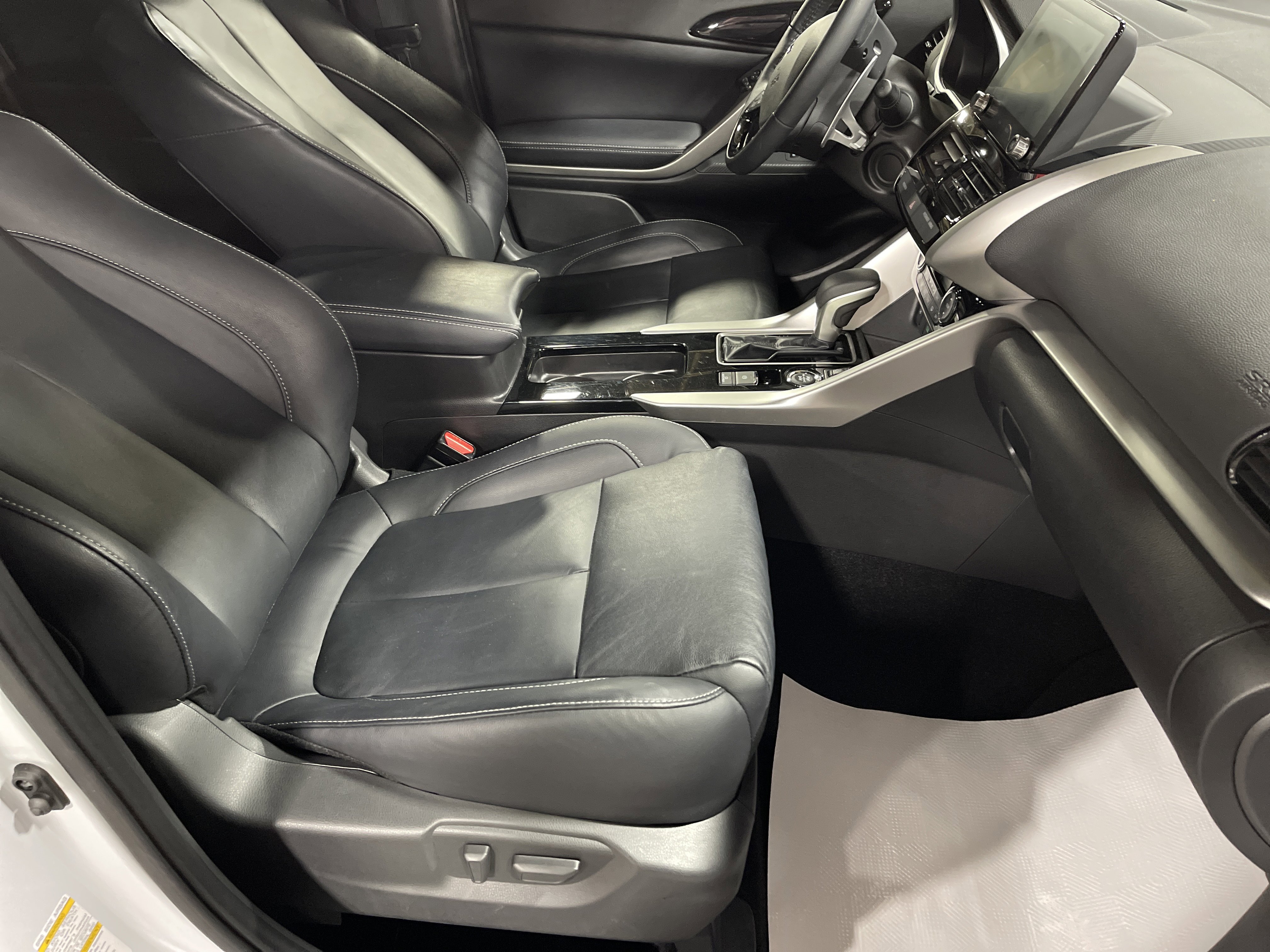 Used 2024 Mitsubishi Eclipse Cross SEL image 12