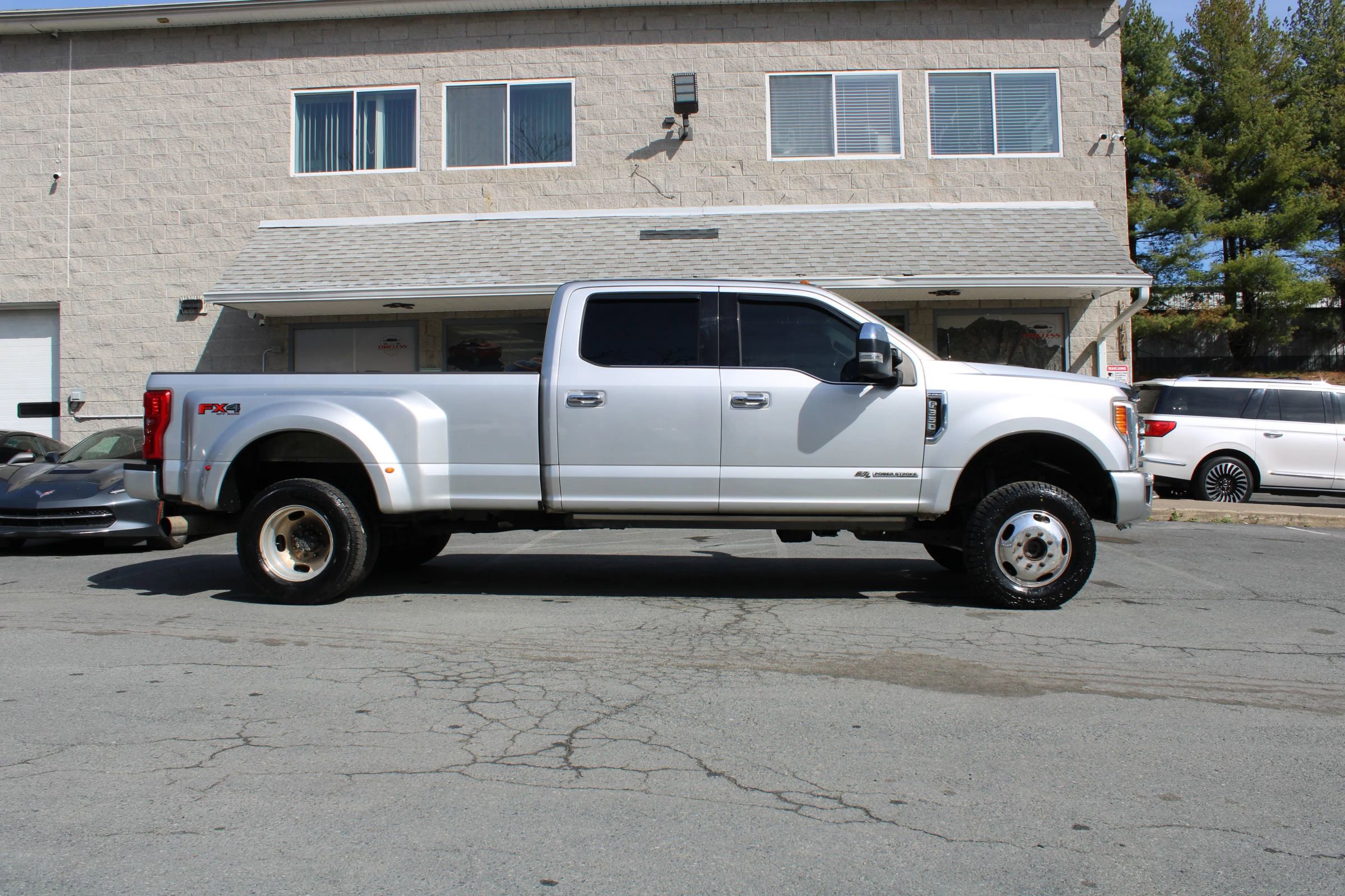 Used 2018 Ford F350 Platinum w/ Platinum Ultimate Package image 16