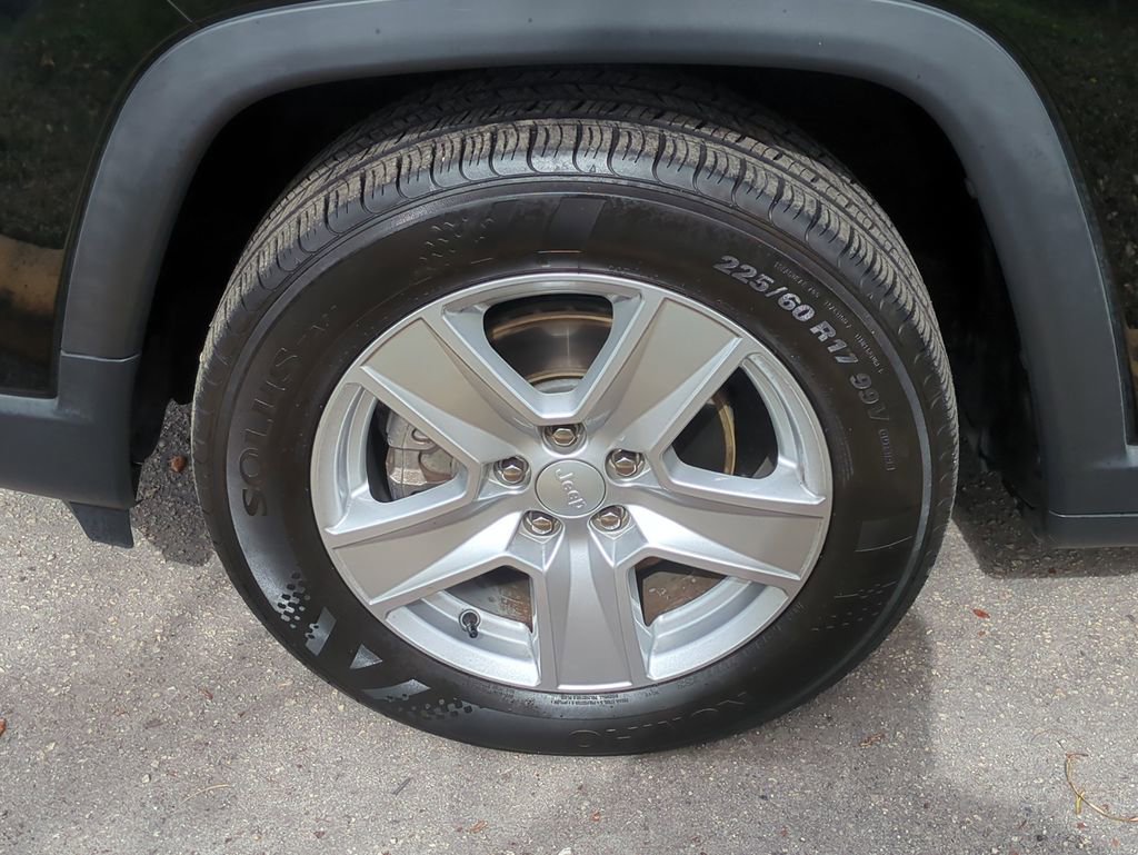 Certified 2022 Jeep Compass Latitude image 11